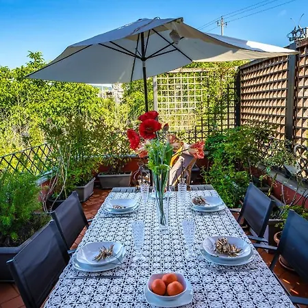 Cosy Terrace Apartment Florence