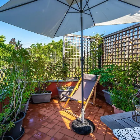 Cosy Terrace Apartment Florence